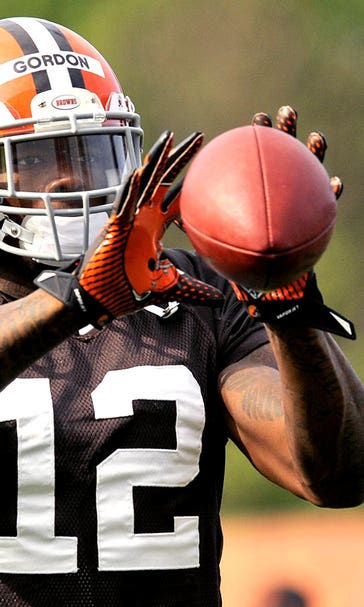 Gordon meets with NFL, hearing to continue